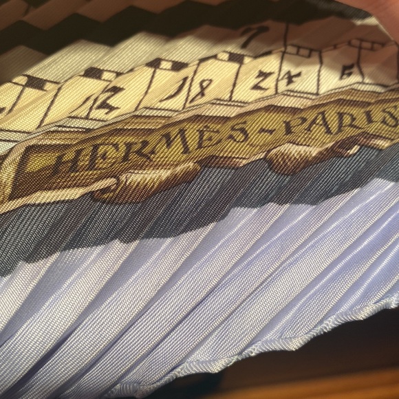 No Callouts Boxed Scarf Astrologie Plisse 90 Hermes - Picture 4 of 5